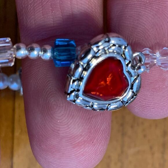 Beaded charm stretch heart bracelet - Picture 2 of 3